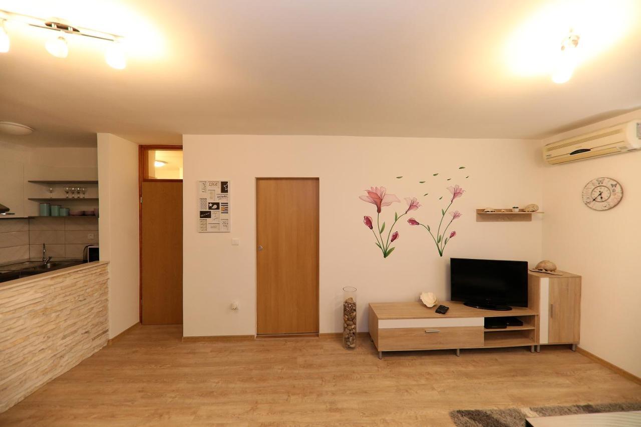 Neluna Apartment Zadar Luaran gambar